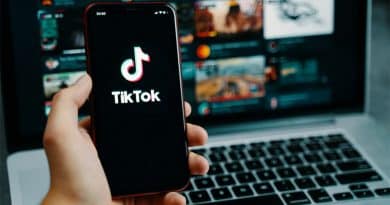 Potenciando tu Experiencia de Contenido Visual: Explorando TikTok y Facebook